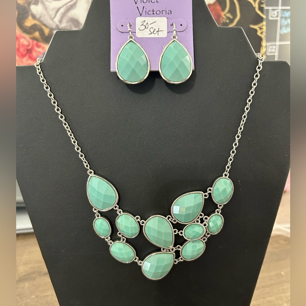 NWT necklace and earrings set